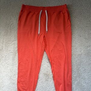 Vuori Performance Joggers Size Large - great condition.  Orange / Rust color